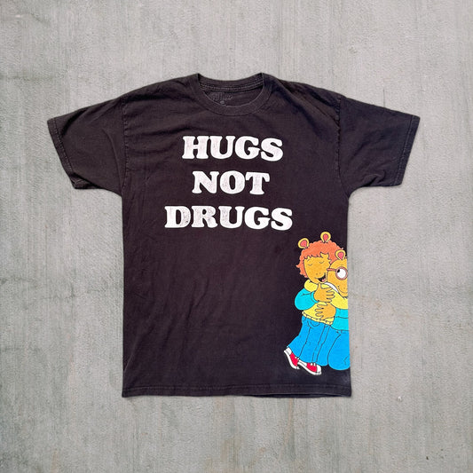 Vintage Arthur 'HUGS NOT DRUGS' Tee - L